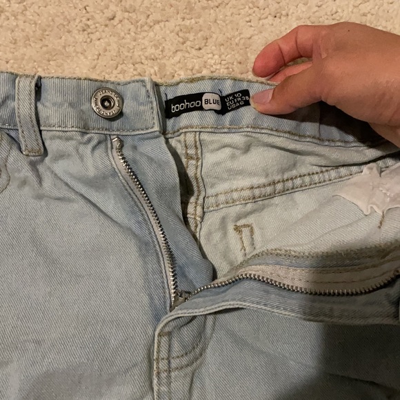 Cut mid rise shorts - Picture 3 of 3